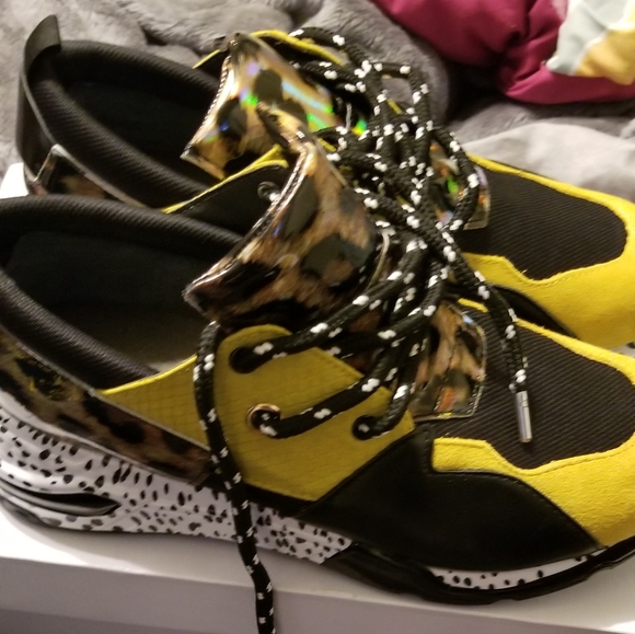 Shoe - Picture 6 of 8